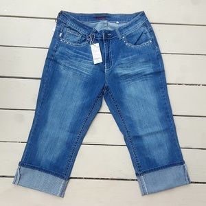 Woman's New Denim Capri Blue Size 16 Waist 32"